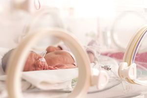 Thumbnail image for "Cómo interactuar con su bebé prematuro en la UCIN"