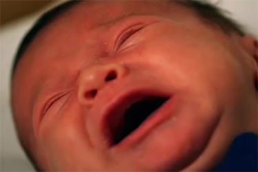 Thumbnail image for "Una vida en Sus Manos: Prevención del SBS - Tips Efectivos para Calmar a su Bebé"
