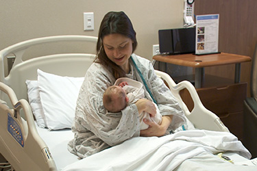Thumbnail image for "Nueva Mamá: Qué Esperar Durante tu Estancia en el Hospital"